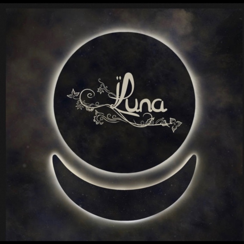 Meet your Posher, Luna